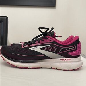 BROOKS TRACE 2 RUNNING SNEAKERS WOMENS SIZE 8.5